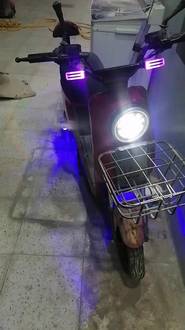 سلام عليكم للبيع درجة شحن ار 9 اشتريته جديدة تركتهة فتر بعد متمشي بس من تخليهة عل شحن كلشي يشتغل بيهة حجم ٢٠ جديدة حيل شخطة مابيهة للإستفسار مكاني نجف حي ميسان للأتصال ***********
