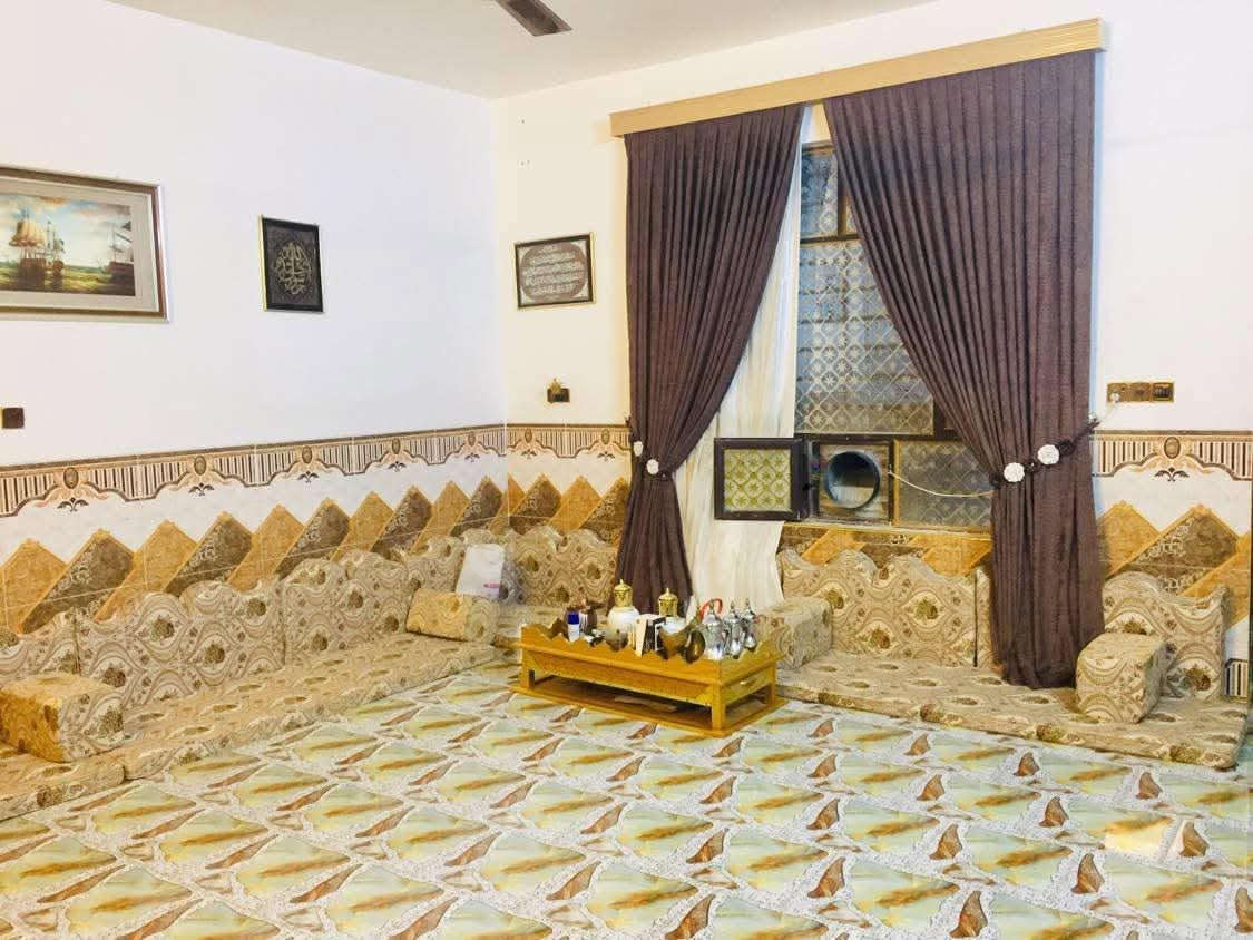 السلام عليكم اخوان دار للبيع ٢٠٠ م منطقه الاصلاح شارع جامع الامام علي  الاستفسار عل   ***********
