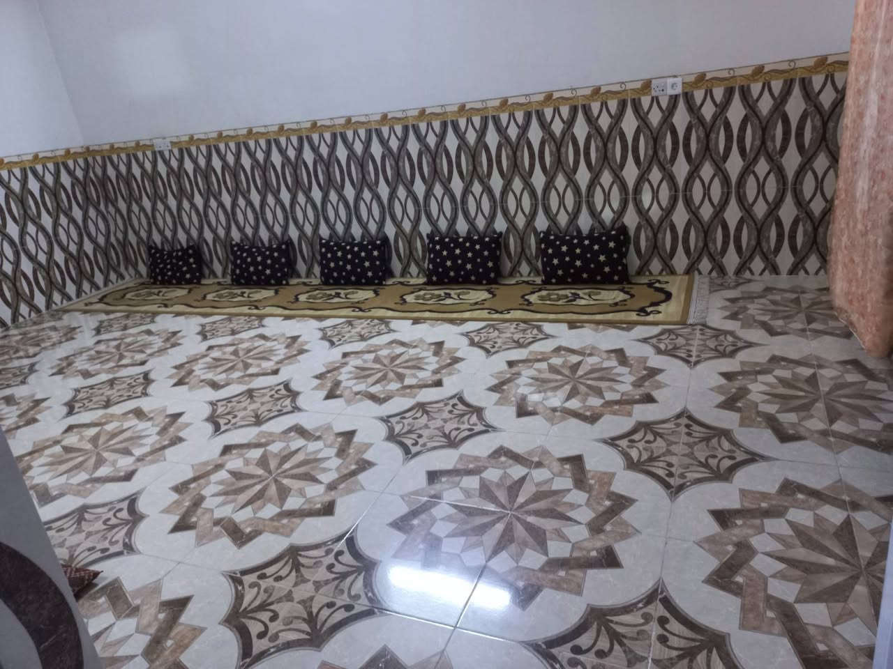 دار طابو طابقين للبيع مساحة ٢٠٠ متر سيراميك قريب من من دائرة الكهرباء وحديقة سوق حس قوان السعر ١٢٢ مليون بيه مجال  للاستفسار مراجعة مكتب علي البياتي للعقار مقابل معارض السيارات اوالاتصال بالارقام *********** او ***********
