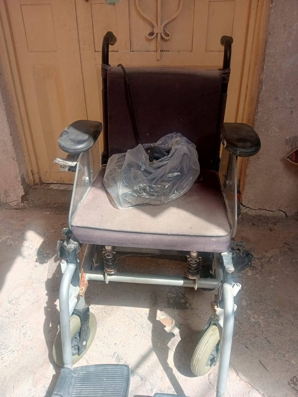 السلام عليكم ورحمة الله وبركاتة عربانه شحن بيهه عايزه بطاريه  نضيفه سعرهه ميتين وخمسين وبيهه مجال بسيط عنوان كوفه شارع لمعمل


**إذا كنت صاحب هذا الإعلان وتريد حذفه لأي سبب، رجاءا أرسل رسالة إلى الدعم الفني**