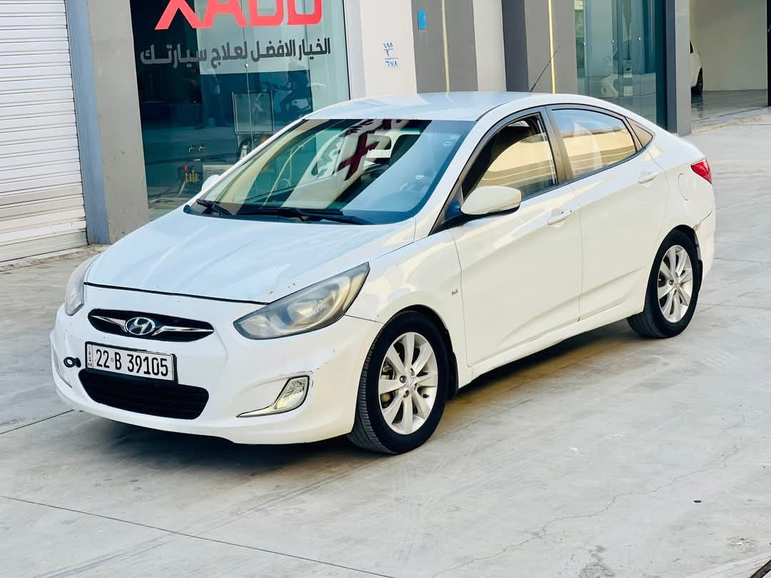 للبيع فقط 
اكسنت 2013 خليجي السعر مناسب بلاش 90 وبيها مجال جدا بسيط
صبغ بيها شويه بين الجاملغ والباب بدون دواخل ايرباك 
محرك 16 دوش 
محرك كير تبريد طخم شرط 
جامات كهرب 
تحكمات استيرن 
مرايات كهرب 
خمسه ويلكب 
منضومة غاز وكارت بيها 
رقم هزه وسنويه جديد باسمي السياره 
للاتصال : ***********
