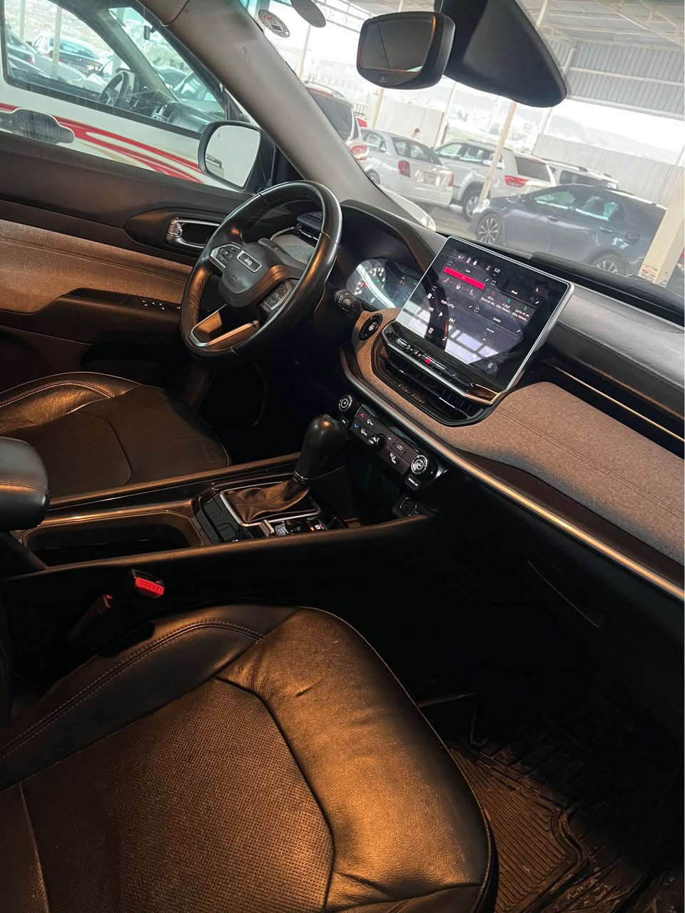 جيب كومباس ٢٠٢٢ فئة latitude ماشي ١٧ ميل محرك ٢.٤  فول موصفات بصمة تشغيل عن بعد ابواب بصمة  شاشة كاميرة كشن جلد هيتر بريك بصمة شاشة carplay وايرليس ٤*٤ دبل اكسل لايت زينون بلادي بيها( ٤ )قتع صبغ ايرباك تاگ رقم و سنوية جديد سعر 135ورقة و بيها مجال عنوان دهوك قضاء بردرش *********** واتساب دهوك, العراق
