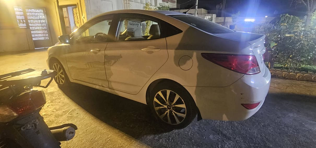 السلام عليكم 
اكسنت خليجي 2015 
سياره الشركه العامه.      سياره كفاله عامه 
محرك 1600 مكفول 
سياره فول مواصفات فتحه تحكم ستيرن اشاير بالمري  
تخم تاير جديد 
حداديه سياره أمامي خلفي جاهزه 
تبريد تدفئه شغال 
رقم سياره بغداد دولي بأسمي  
عنوان سياره بغداد  
رقم الهاتف ***********
