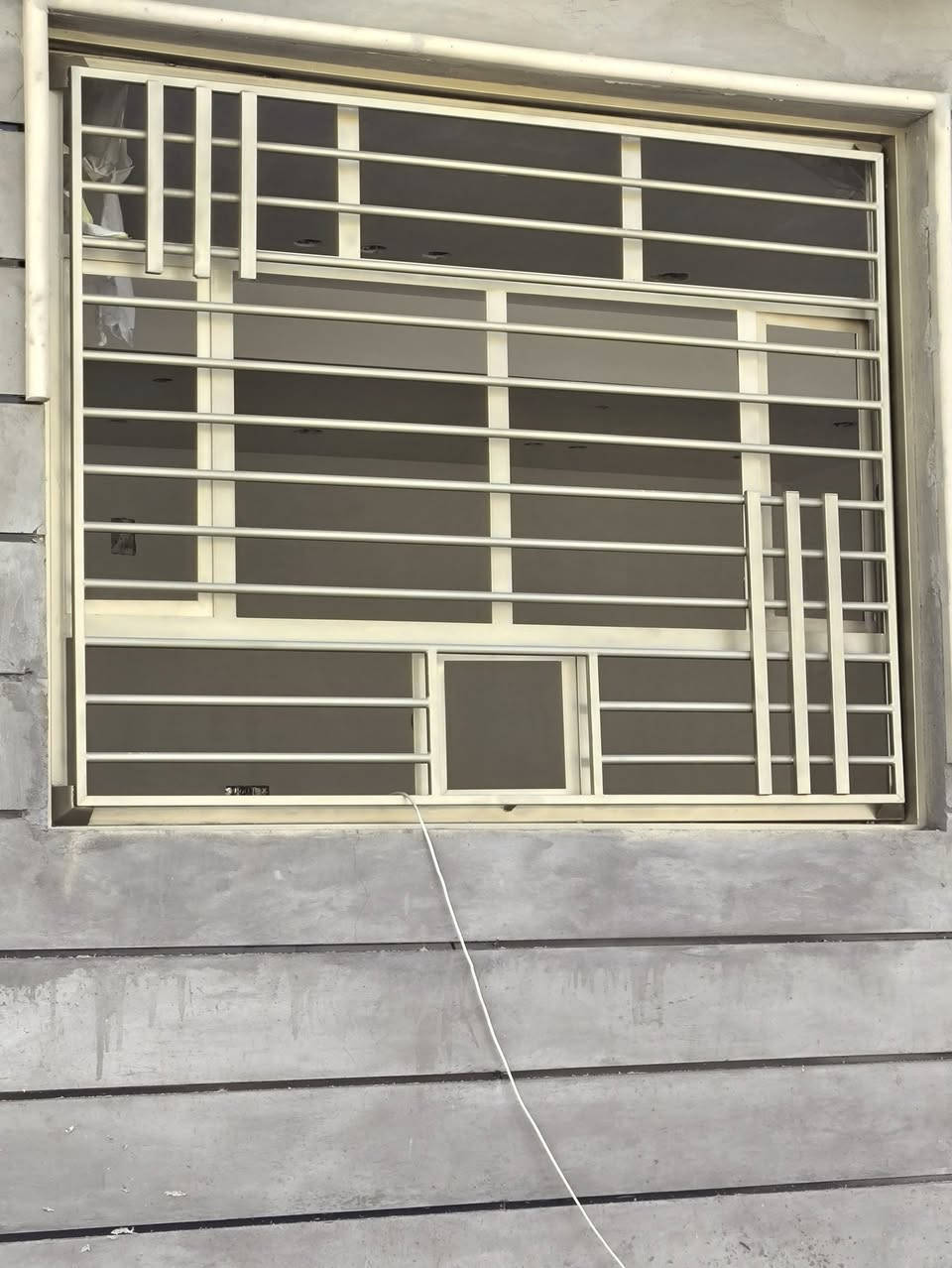 صور قبل وبعد العمل. تنضيف وصبغ القطعه 
 لتواصل  (. ***********. )
