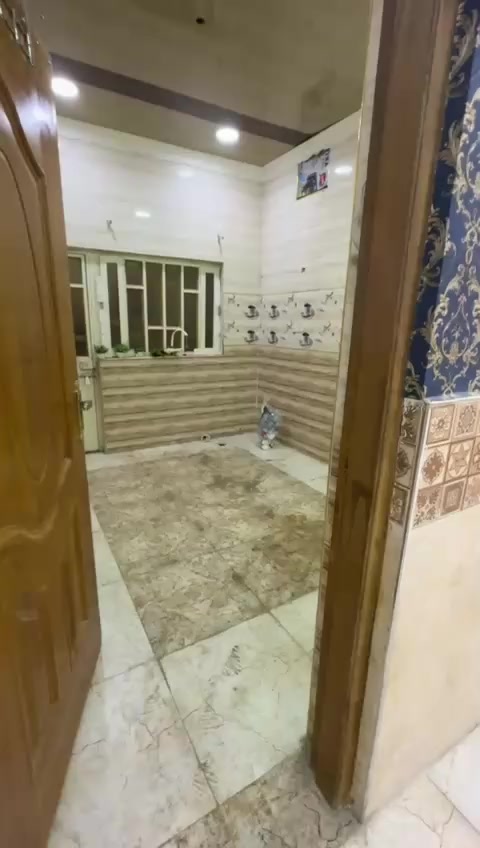 السلام عليكم
بيت اليجار
طويسه 
غرفتين وصاله واستقبال مطبخ صحيات كراج 
نشاط تجاري موضفين وعائله 
مليون 
عقارات حيدر القاسم 
***********
