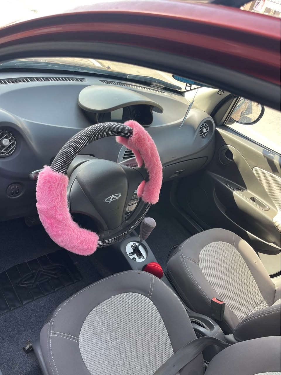 شيري اكس وان 2014  رقم بصرة باسمي تحويل مكينة گير كهربائي تبريد حدادية كاملة السيارة دواخل جديدة بدي بحالة جيدة  تخم تايرات جديدة للبيع سعر 38 ورقة وبيه مجال  *********** البصرة, العراق
