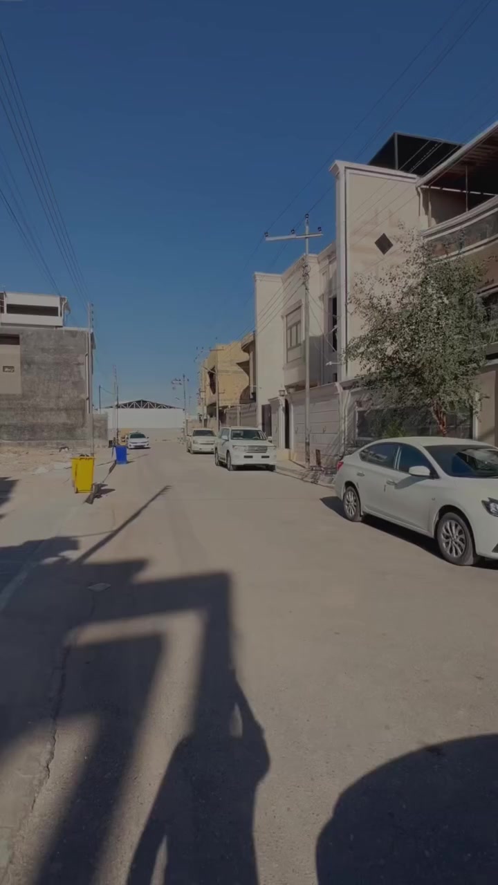 حياكم الله 🌿
متابعين مكتب شناشيل البصرة
اليوم عدنا عرض مميز 
📍 قطعة أرض للبيع – السراجي / البصرة
 • المساحة: 280 م²
 • الواجهة: 14 متر
 • العمق (نزال): 20 متر
 • الموقع: السراجي –الفرع  مجاور مركز اللحوم. مقابيل مشتل البارق. 
 • 🛣 الشارع السادس جه اليسار 
 • عرض الشارع: 10 متر كامل الخدمات 
 طابو ملك صرف عرصه 
شرط التحويل 
منطقة حيوية ومخدومة، مناسبة للسكن أو الاستثمار 👍

للاستفسار والتفاصيل يرجى التواصل على الخاص أو الاتصال بالمكتب.
‪+964 771 678 0714‬
✨ مكتب شناشيل البصرة بخدمتكم دائماً ✨


**إذا كنت صاحب هذا الإعلان وتريد حذفه لأي سبب، رجاءا أرسل رسالة إلى الدعم الفني**