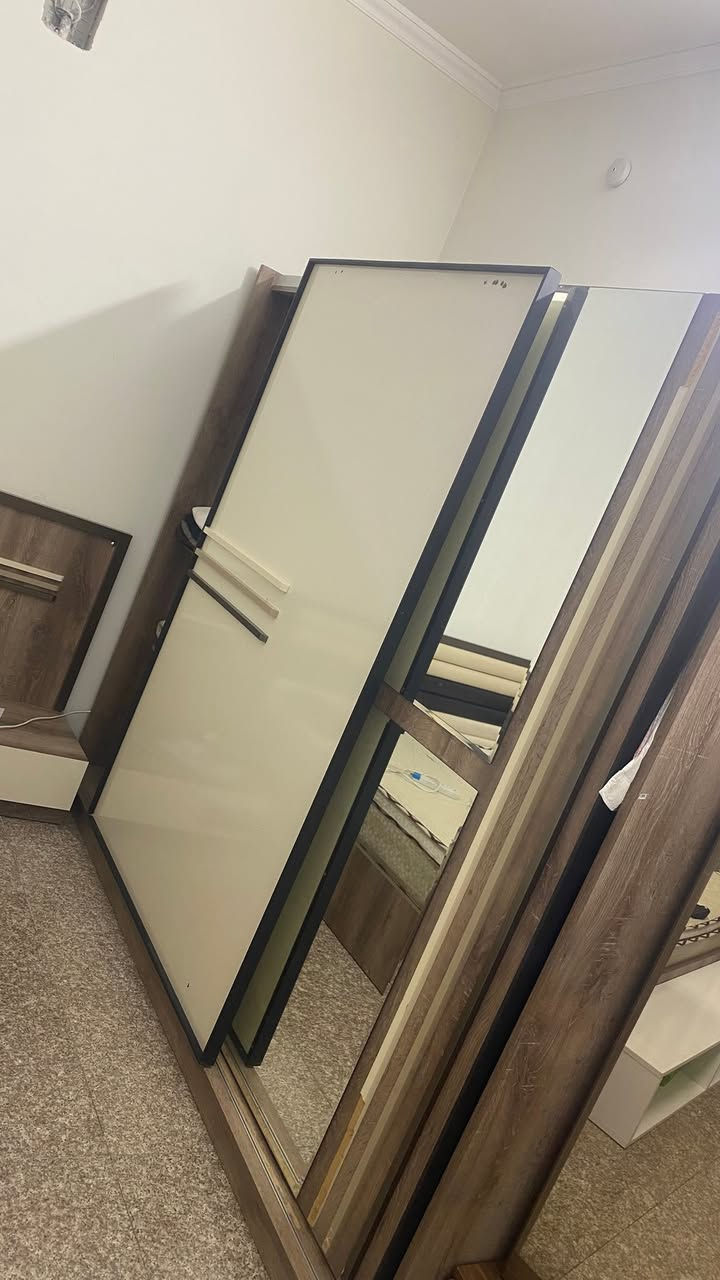 غرفه نوم كبيره
ماخذهه قبل سنتين ب1300$ 
تركيه او ماليزيه ما اتذكر المهم كوالتي عالي 
يحتاجلهه تصليح لسكك الباب فقطط 

اريده ابيعهه مكاني بغداد العطيفيه 
السعر 700 الف قف


**إذا كنت صاحب هذا الإعلان وتريد حذفه لأي سبب، رجاءا أرسل رسالة إلى الدعم الفني**