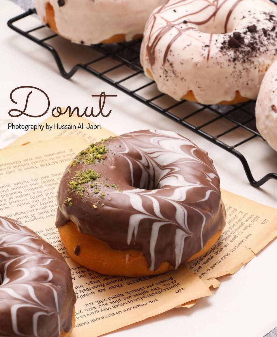 Canon EF-S 18-135mm f/3.5-5.6 IS
المواصفات:
 • 🔹 النوع: زوم متعددة الاستخدام (All-in-one)
 • 🔹 المدى البؤري: 18–135mm
 • 18mm عريض (مناظر، اماكن ضيقة)
 • 50mm بورتريه طبيعي
 • 135mm تقريب قوي
وهاي بعد الصور ماخذهن بالعدسه نفسها !!
العنوان البصرة / الجمهورية 
التواصل : ***********
