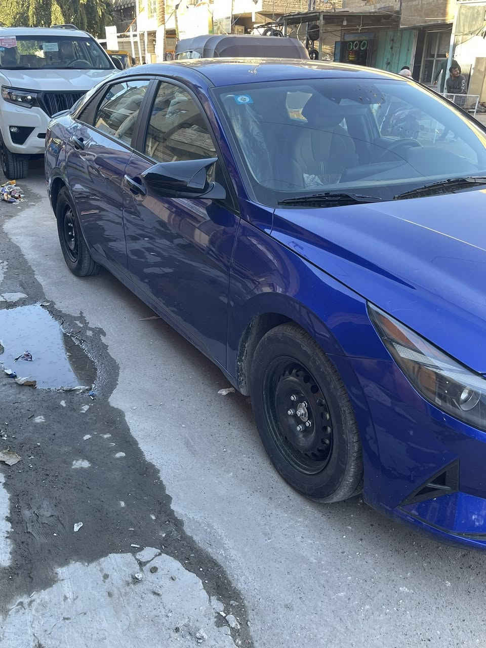 السلام وعليكم النترا للبيع موديل 2023 السيارة جديدة حادثهة فقط رصعات تخريب مثل ماموضح بالصور بأعتبار السيارة كلين 
السيارة ماشية 22 
حدادية صدر محرك كير مكفولات كفالة عامة 
المواصفات نص فول بصمة، تشغيل عن بعد ،بصمة ابواب ،رادارات ،تحكم ستيرن ،هاند بريك بصمة، وبعد بيهة هواي مواصفات 
السيارة كلها كبس ليبل واحد
ايرباكات سليمة
السعر 159 وبيها مجال حك الجية
الرقم ‭0771 209 3857‬ 
العنوان بغداد الشعلة مامتواجد خاص
