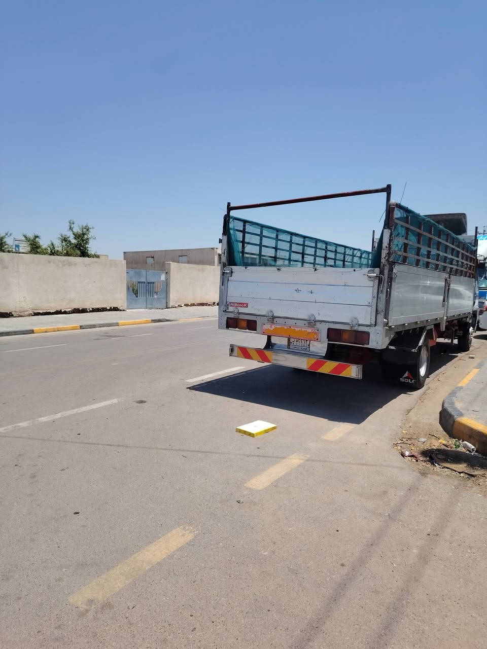 السلام عليكم هينو طيرة ستة وربع مكينة سبعين عادي سياره جاهز من كلشي مكان كوت لشهداه ***********
