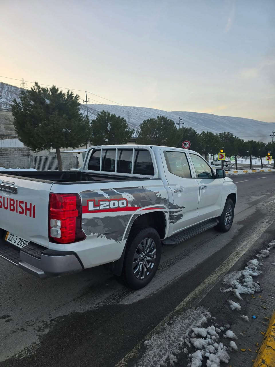 قەزافی مستربۆشی  مۆدیل ٢٠٢٤ رەنگ سلڤەر سەیارەکە هیچی نیە بێ بۆیاغە بێ تەعدیلە بێ تەزرەیە قۆپیشی نیە سەیارەکە زۆر خاوێنە رەقەم و سەنەوی تاکو ٢٠٣٠ نوێیە ١٧٠٠٠ حەڤدە هەزار کیلۆمەتر رۆیشتوە 
رەقەم تەلەفۆن:***********
شوێن:سۆران
نرخ:٢٣٣ مرغصور, أربيل
