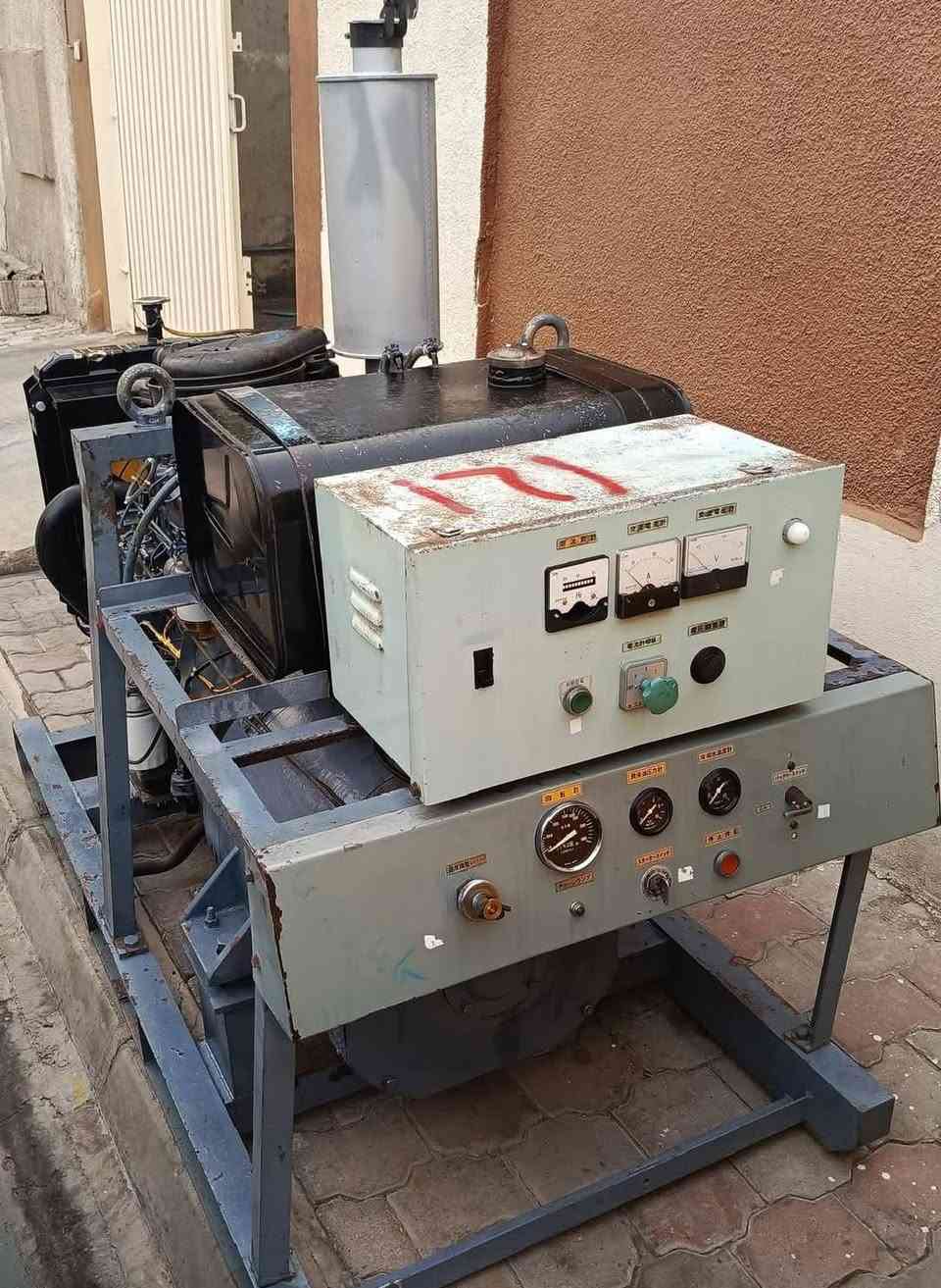 سلام عليكم
للبيع مولدة بلادي أوربي نوع بيركنز انكليزي 98 ملم 
40كيفي ساعات تشغيل العمل 152 ساعه فقط 
ملاحظة مولدة على وضع شركة السعر إتصال على رقم ***********
***********
