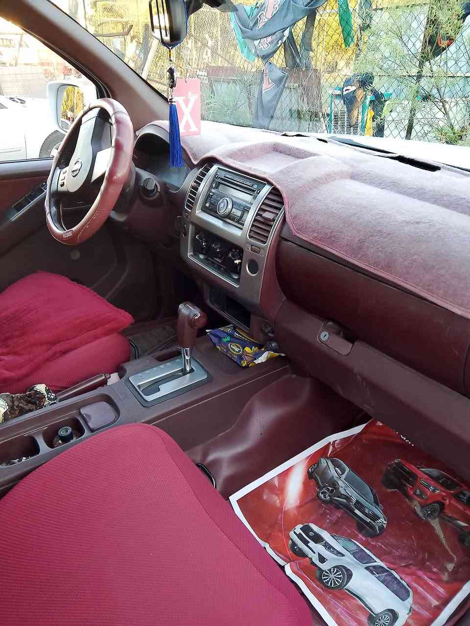 السلام عليكم نيسان نيفار 2014 مكفولة من الصبغ بيهة بس شبر باردرقم انكليزي جديدكير اوتماتيك كير مكينة مكفولات  السعر 115 وبيه مجال بسيط ***********العنوان بغداد البنوك
