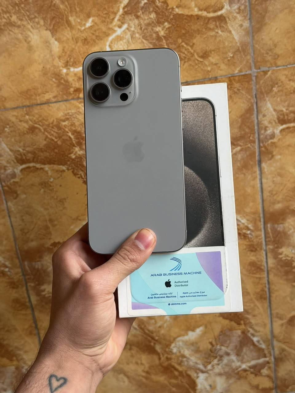 ايفون 15 برو  ماكس📱
 عربي شرق اوسط
بي نقطه فقط بالشاشه بدون أي تاثير 
ذاكرة ٢٥٦✅
 اللون رصاصي 
البطارية 87٪🔋
 بغداد الشعلة📍
السعر 825 قفل
***********
