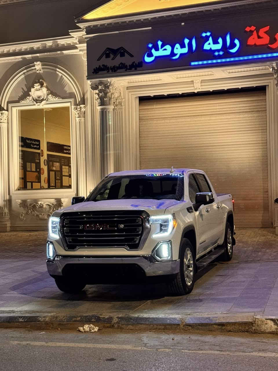 جي ام سي سيرا
مديل21
فئة slt
مكينة v8 5300
فول عدا الفتحة
فور ويل 
كشن تدفئة تبريد +خزن
ما اطول عليك المنشور كل المواصفات بيه عدا الفتحه
باب طويل بدي قصير المرغوب 
رقم بغداد بأسمي تحويل 
سياره حادثه جاملغ ايمن وباب صدر ايمن
سيارة جاهزة صدر جديد منظومة تبريد جديدة بعهدي بل ضمان
مكان السيارة الناصرية و بغداد 
***********
