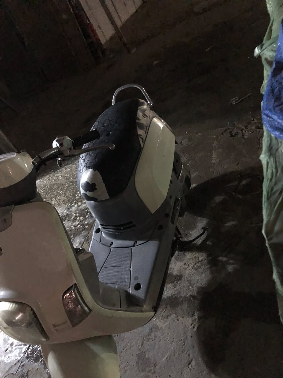 صلو على محمد سلام عليكم شبابنه طيبه شلونكم ماكس بوليس للبيع دراجه نوزل خير من الله دراجه دراجه مكفولا كفالا عامه وحيل نضيفه بس الكفرات يرادلها شوي ترتيب ودراجه اذا بيها شي تاخذها بلاش وطيك كروتك 
ودراجه اطيك جادر تغطي بي دراجه 
سعر دراجه 675 وبيها مجال لطيبين 
وكررر مكفولا كفالا عامه
للتواصل واتساب :***********
مكاني بغداد بياع
