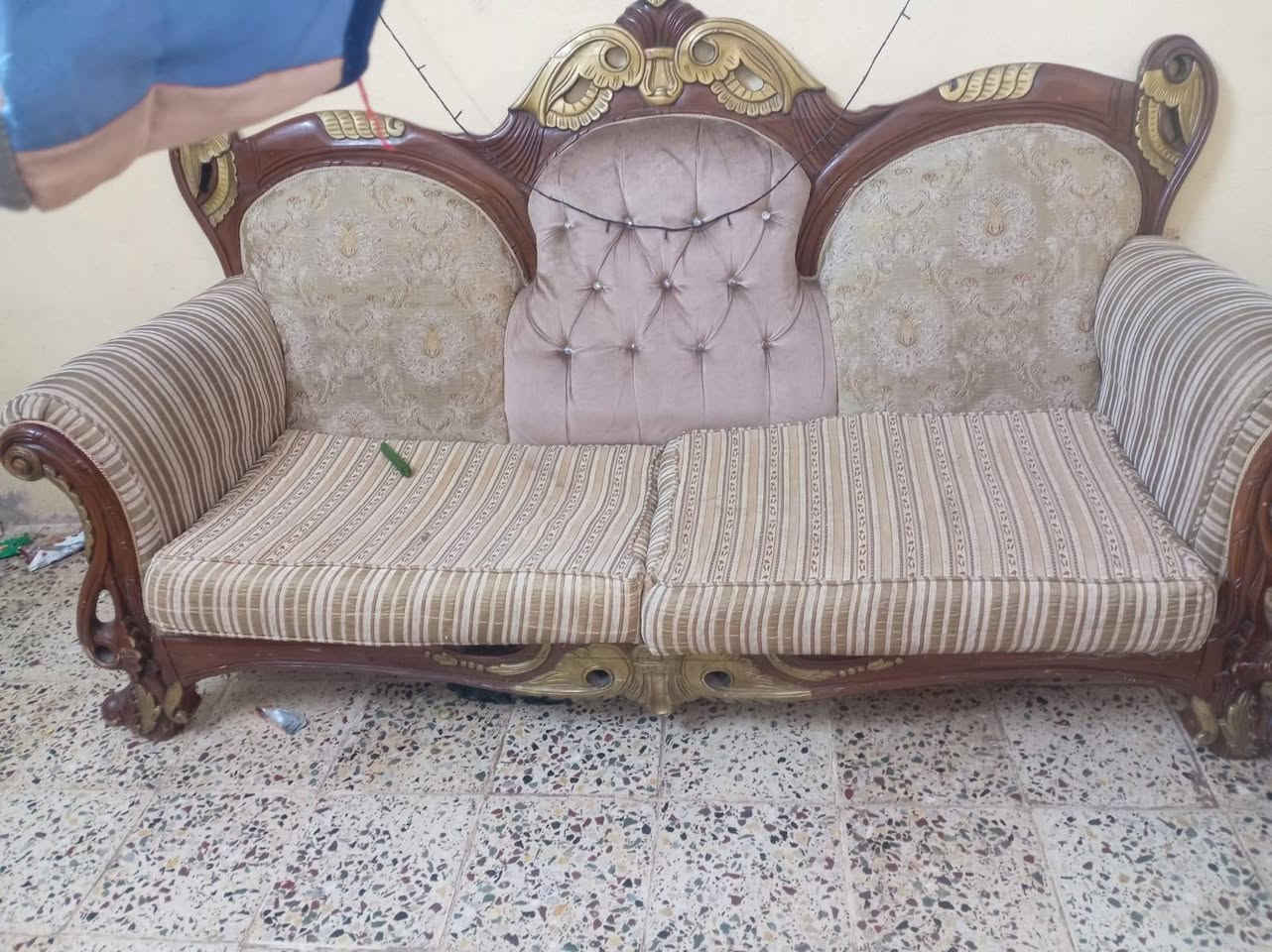 السلام عليكم للبيع ديوان خشب عراقي
نضيف
+
 ظخم ملكي نضيف +
تخوته عدد 4 شرط النضافه
كلمن وحسب سعرو
السعر على خاص


**إذا كنت صاحب هذا الإعلان وتريد حذفه لأي سبب، رجاءا أرسل رسالة إلى الدعم الفني**