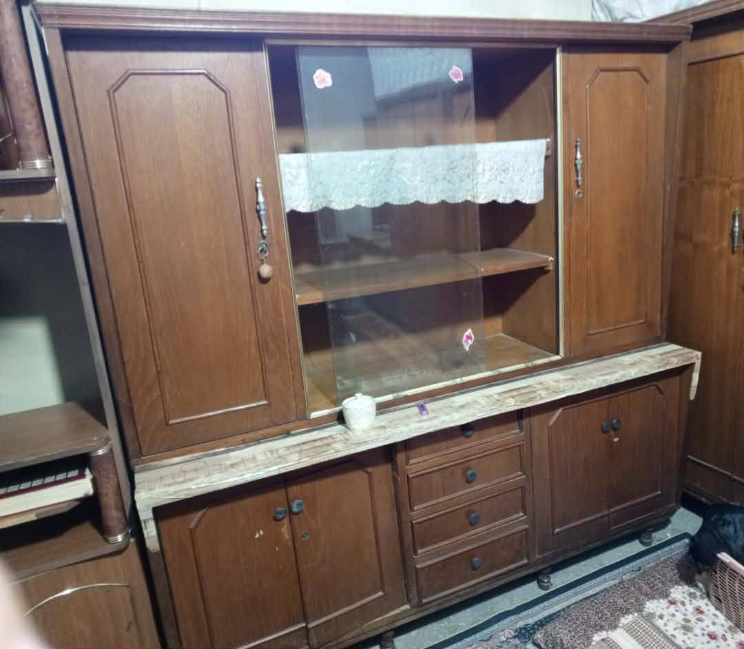 (مكلف بل نشر) غرفة نوم مستعمله قديمه صاج ثقيل يحتاجلها ترتيب السعر 250 وبيها مجال ***********
