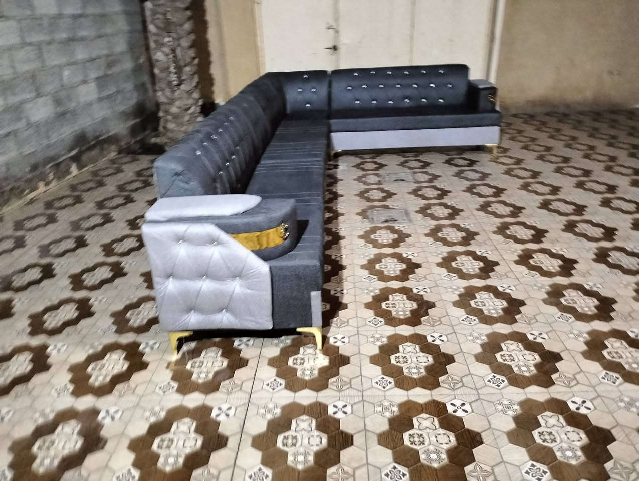 ديوان جديد غير مستخدم 10نفرات السعر 285الف قفل مكلف بلنشر والشراي يتصل بالرقم ***********المكان بعقوبه بهرز
