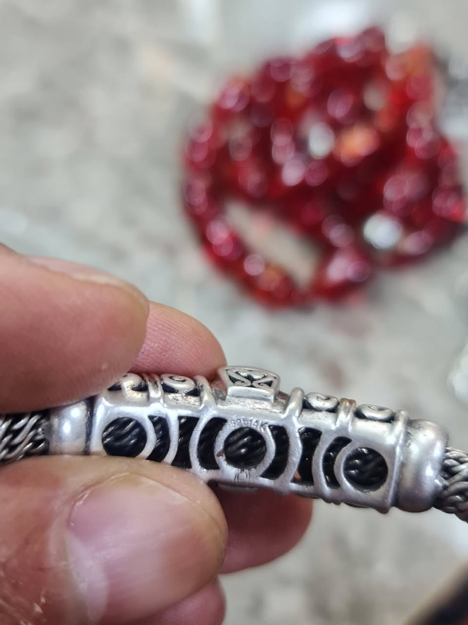 سوار شغل يد.. فضه + غرامين او اكثر بقليل ذهب عيار 14 ليس طلاء كما موضح بالختومات مع حجر التوباز الاصلي ليس معالج وزن السوار الكلي مع الذهب 42 غرام.


**إذا كنت صاحب هذا الإعلان وتريد حذفه لأي سبب، رجاءا أرسل رسالة إلى الدعم الفني**