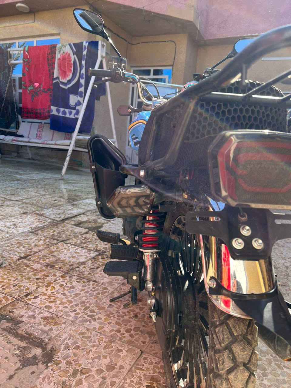 سلام عليكم دراجه سونك موديل 2025 زيرو ماشيه 25 الف الدراجه  ضاقطه وزنجيل انسه شي اسمه رجه   مشاءالله  مرتبه الدراجه  كامله وراق كامله سعر الدراجه 850وبيه مجال حك الجيه مكان الدراجه بغداد ابو غريب الرقم *********** وبي واتساب
