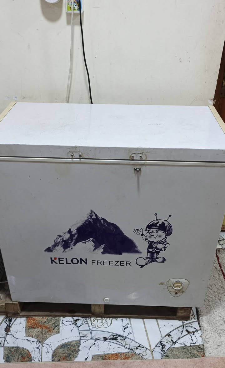 السلام عليكم 
مجمدة او فريز للبيع
التجميد خرافي 
البيع بسبب حجمها صغير 
السعر 150.000 الف وبيها مجال للستفسار 
على الواتساب   ***********
