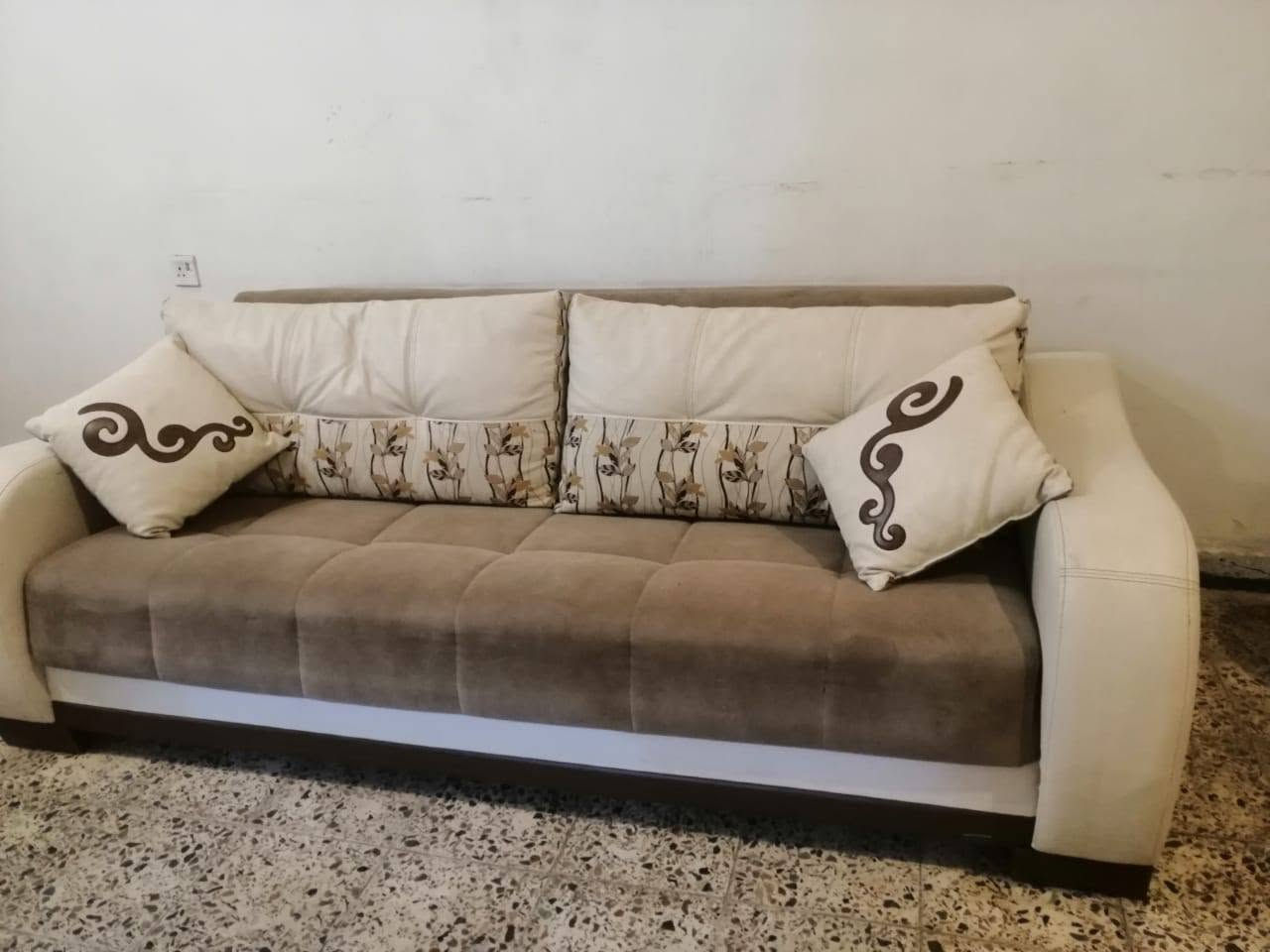 السلام عليكم عندي غراض بيت للبيع نظيفات مثل ما بلصوره واضحه سعر البوفيه ١٠٠ سعر التخم ٥٠٠ سعر الكاونتر ١٥٠


**إذا كنت صاحب هذا الإعلان وتريد حذفه لأي سبب، رجاءا أرسل رسالة إلى الدعم الفني**