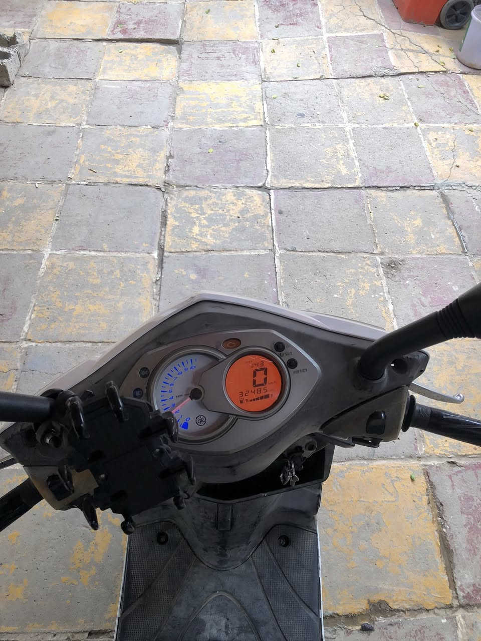 السلام عليكم سكنس فحل كوري خط واحد نوزل نضيفه مابيها اي نقص  رجا الموشراي لايكلي اجيك  ومايجي والله والله محتاج فلوسها السعر ٦٠٠. قفل  بدون عمله عنوان بغداد  جسر ديالى الكرغوليه  رقم ***********
