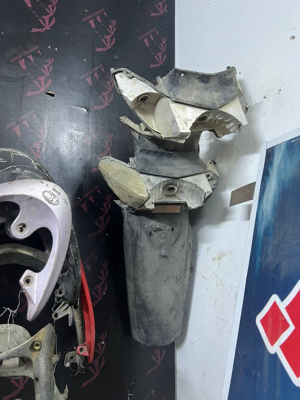 للبيع فلس ونص
كشن+ حوض + السبعه جبلي نضافه ميه بل ميه.  
‏‪0770 256 1849‬‏. واتساب غراض كله فلس ونص
