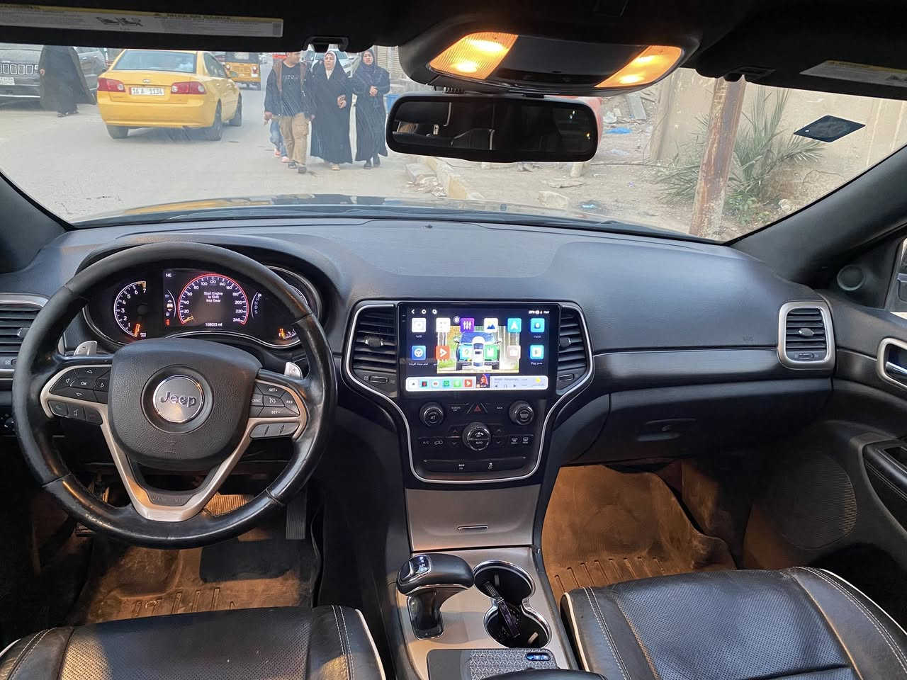 سلام عليكم جيب لاريدو 2015 بيه ضربه بسيطةبدون ايرباك وبدون دواخل بخشم الچاملغ مبدل اصلي وخشم البنيد مقدار شبر  سيارة جاهزة اخت الجديده ملاحظة ان السيارة معلايه 22 الرقم *********** المكان الناصريه مركز المدينه
