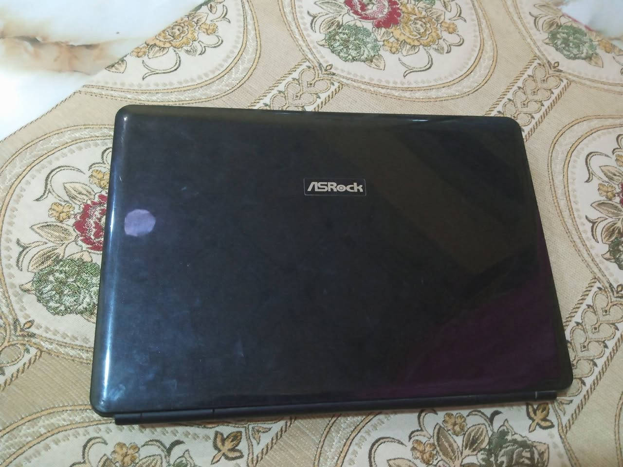 سلام عليكم عندي لابتوبات عدد2 واحد DELL والثاني ASROCK ثنينهن شغالات بس البطاريه منتهي يعني ع الكهرباء يشتغلن ال DELL السماعات واكفه والكيبورد نص واكف ونص لا وياه شاحنه وكيبورد خارجي جديد ومواصفاته و النضافه موضح ب الصور أما ASRock هم شغال وكامل و البطاريه هم واكفه يعني ع كهرباء مباشر الماوس المس مره يشتغل ومره لا انطيك ماوس خارجي وياه والنضافه والمواصفات هم موجوده ب الصور ابيعهن ثنيهن سوه قيم بما يرضي الله اني انطيتك الي بيهم بعد وهذا رقمي ***********
