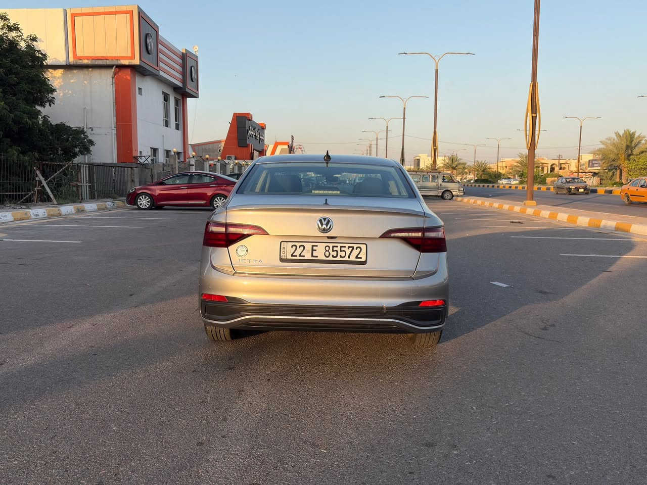للبيع فولكس فاغن جيتا 2022 فئة S
كلين تايتل ممشى 73900km 
السعر 175$
للاستفسار ‭***********‬
محرك 1.5 تيربو بقوة 158 حصان، قير أوتوماتيك 8 سرعات، اقتصادية جداً بالوقود، شاشة تدعم Apple CarPlay وAndroid Auto، كاميرا خلفية، نظام مراقبة النقطة العمياء، مثبت سرعة، مصابيح LED، عدادات رقمية.

السيارة بحالة ممتازة وخالية من المشاكل، جاهزة للفحص
