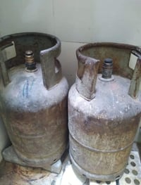 دبات غاز مسعجله علئ بيعتهن سعر الوحده ب40.مكان بغداد 07735973611