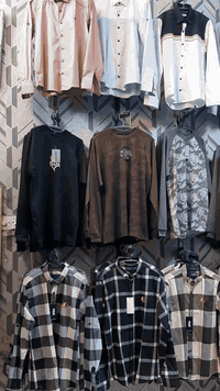 السلام عليكم...
محل ملابس #للبيع لعدم التفرغ جاهز من كلشي رفوف وجام خانه وسبلت وسجج وملحقاتها واستانات وسقف ثانوي وديكور جدران مابيه ايي نقص العنوان السايدين مقابل مطعم ديما القديم 
#للاستفسار الاتصال ع الرقم ***********
