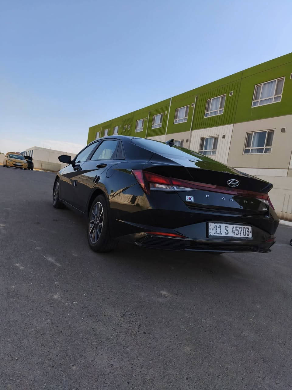 السلام عليكم
النترا مديل 2023 امريكي حادثهة ربع جنطة فقط بدون دواخل وبدون ارباك السيارة رقم بغداد دولي بسمي جديدة مابيهة نقص كير محرك تبريد ثلج صدر جديد تخم تاير جديد 
المواصفات فوللل عدا ( الفتحة ) 
بصمة 
دخول ذكي بدون مفتاح 
تشغيل عن بعد 
رادار جانبي 
رادار امامي 
لد امامي 
شاشة دجتل متصلة
شاشة اعطال 
ويل كروم 
سايد بريك بصمة 
تبريد بيانو 
ثلاث وضعيات قيادة 
تدفئة كشنات 
نضام ترحيب 
صندوق ذكي عند اقتراب البصمة 
محرك 2000 دوش 
تحكم مقود جهتين 
قيادة ذاتية 
تحديد مسار
مثبت سرعه 
ماشية 52 
السيارة جاهزة من كل النواحي السعر 143 وبيهة مجال بسيط مكاني بسماية الهاتف ***********
