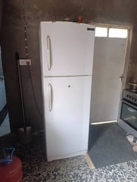 ثلاجه كونكور حجم كبير للبيع اخت الجديده للاستفسار وتساب 07810010907