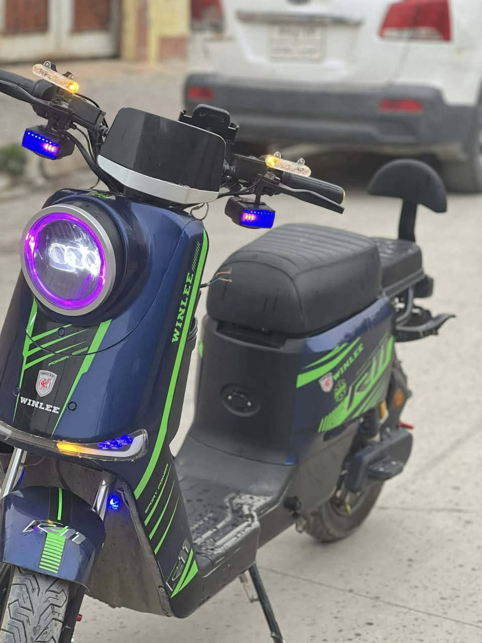 سلام عليكم 
دراجة شحن R11 للبيع.
ماركة WINLEE
لون نيلـي (ازرق غامق) موشم بـ اخضر.
موديل 2026
عدد البطاريات=6حجم كبير.
ملف 1500 أو اكثر (ماعرف صراحتاً)
ويل حجم 12.
تاير عريض+جوبلس.
شاحن تليفون موجود.
دسكات دبلات كلهن جدد
سويج عدد2 + بصمة2.
تشغيل عن بعد.
بريميوم.
شاشة حجم كبير/تقرة سرعة الممشى،كمية الشحن،الاعطال.
بيها ميزة قير الـP نفس السيارات.
بيها نظام السيفتي 
السعر 600الـف وبيها مجال .(ملاحظة مو شراي رجاءً لاتراسل)
العنوان/ كركوك.
متواجد على الفيس.


**إذا كنت صاحب هذا الإعلان وتريد حذفه لأي سبب، رجاءا أرسل رسالة إلى الدعم الفني**