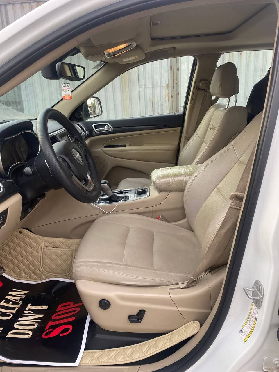 سلام عليكم
جيب لاريدو 
2019
خليجية مكفولة 
ماشية 67mi
السعر 255
 ***********
