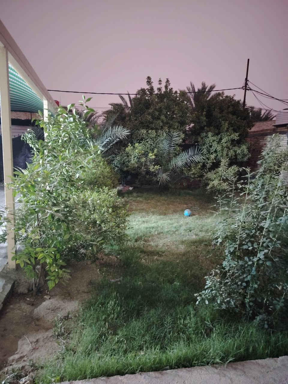سلام عليكم  
((بيت  للبيع  في الدبله ناحية الابراهميه) 
مسحاة البيت الكليه 850 متر   مع قطعت ارض كما موضحه في التصوير  
يبعد عن الشارع العام 50متر 
يوجد فيه 4 غرف نوم 
2في الطابق الارضي 2في الطابق الثاني  
مجمع صحيات خارج البيت  
ومجمع صحيات داخل البيت  
يوجد مخزن كما موضحح في الصور 
 المطبخ 5في4.  الهول 8في 4 صالة طعام 4في 5 
المضيف 8في 4   
الغرفه الولى 5في 4 الغرفه الثانيه 4×4  الهول الطباق الثاني 8×4
الغرفه الثالثه 4×4
والرابعه 5×4
ترك   حوالي البيت

للاستفسار  ***********

          ***********
 الموقع  الحله  الدبله ناحية الابراهميه   مقابيل حسينية شيخ سالم
