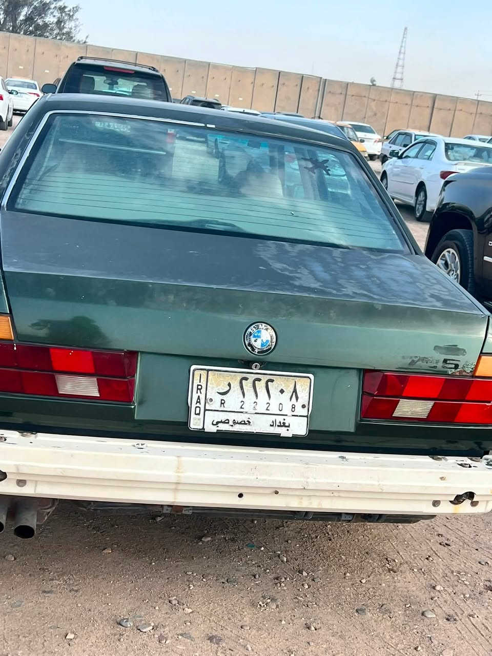 بي ام دبليو موديل 1989 حجم 730 مكينة و كير بلاد مفتوح 6 سلندر حدادية 80‎%‎ تبريد عاطل جواها تخم تاير مكفولة من النقل و الكص و الضربة و العيب الشرعي و الغرامات و الاصوليات سيارة باسمي شخصيا رقم بغداد الماني سنوية لل29 تحويل ثاني يوم 
نواقصها فقط بيها الكير النمرة الاخيرة مرات تعلك فقط هذا الخلل فقط 
السعر 25 و بيها مجال 
رقمي ***********
مكاني بصرة زبير
