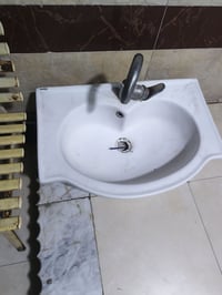 حوض مغسلة • خلاط • عمارة ميسان