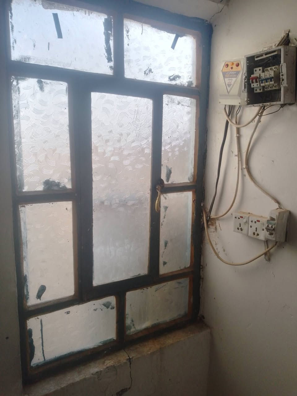 بيت 100م سند 25 مرقم بي وصل تطويب بلدية خلف حي الحضارة الثنية مقابل التفسيرات فرع اسواق بركات الزهراء ع
غرفة صالة مطبخ منور كراج ماء كهرباء  به
سخان تانكي ماطور ماء السعر 25
***********
