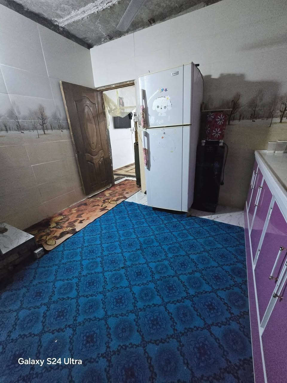 بيت لبيع بشارع المطار الجديدالمساحه ١١٠متر يحتوي على غرف ٣ وصاله ومطبخ ومكشوفه وصحيات  السعر ٢٦اقصاد المقدمه ١٥ والباقي الشهر ٣٠٠الف  للستفسار *********** مكتب بركات ام البنين قرب اسواق فدك مقابيل شارع السبيس مدخل البيت مترونص دولان البيت قريب على الشارع
