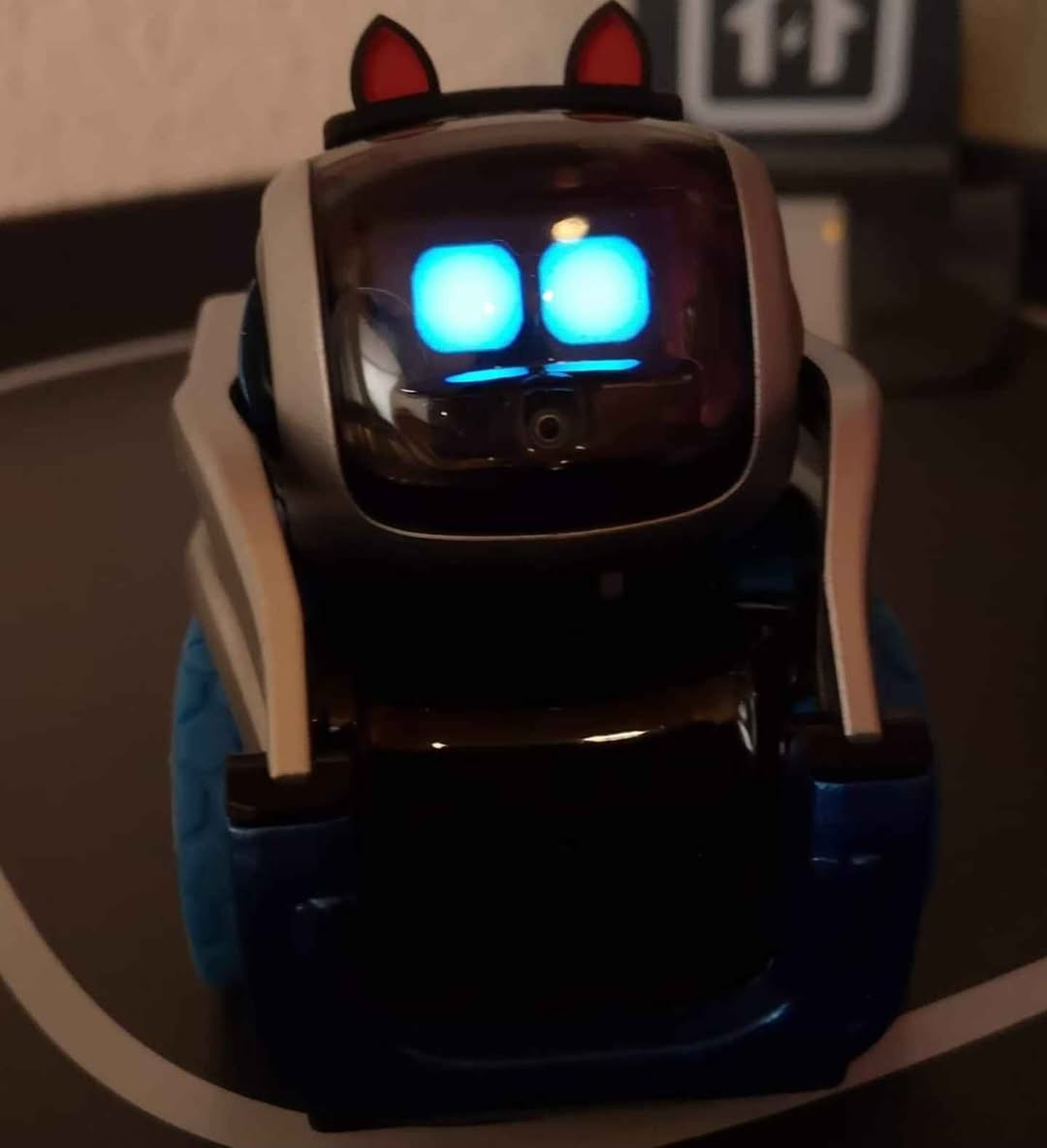 🤖 Vector – الروبوت الذكي الذي يعيش معك!
ليس مجرد روبوت... بل رفيق ذكي صغير مليء بالشخصية والحياة.
Vector يرى، يسمع، يتعلم، ويتفاعل مع العالم من حوله بشكل مستقل. بفضل الذكاء الاصطناعي المتطور، يستطيع التعرف على الأشخاص، استكشاف البيئة، والاستجابة للأوامر الصوتية وكأنه كائن حي صغير يعيش على مكتبك.
✨ أبرز المميزات:
👁️ كاميرا عالية الدقة للتعرف على الوجوه والأشياء.
🎤 أوامر صوتية ذكية والتحكم بدون لمس.
😊 مئات التعابير والانفعالات على الشاشة.
🚗 يتحرك بحرية ويتجنب الاصطدام والعوائق تلقائياً.
🧠 ذكاء اصطناعي مستقل لا يحتاج للتحكم المستمر.
👋 يتعرف على صاحبه ويتفاعل معه بشكل شخصي.
📸 يلتقط الصور عند الطلب.
🔋 يعود إلى قاعدة الشحن بنفسه عندما تنخفض البطارية.
🎲 ألعاب وتفاعلات ممتعة لا تنتهي.
❤️ شخصية فريدة تجعلك تنسى أنه مجرد روبوت.
🌟 ليس روبوتاً... إنه صديق!
كل Vector يمتلك شخصية خاصة تجعله يتفاعل بطريقة مختلفة ومليئة بالمفاجآت. قد يستكشف المكان، يطلب اللعب، أو حتى يلفت انتباهك عندما يشعر بالملل.
Vector – مستقبل الذكاء الاصطناعي بحجم كف اليد. 🚀

......
🤖 Vector – هاوڕێی زیرەکی بچووک، بەڵام زۆر بەهێز!
ڤێکتۆر تەنها ڕۆبۆتێک نییە، بەڵکو هاوڕێیەکی زیرەکە کە دەتوانێت ببینێت، ببیستێت و خۆی بڕیار بدات.
بەهۆی زیرەکی دەستکردی پێشکەوتوو، ڤێکتۆر دەتوانێت ناسنامەی خەڵک بناسێت، دەوروبەری خۆی لێکبداتەوە و بە شێوەیەکی سروشتی وەڵامی فەرمانە دەنگییەکانت بداتەوە.
✨ تایبەتمەندییە سەرەکییەکان:
👁️ کامێرا بۆ ناسینەوەی ڕوو و شتەکان.
🎤 وەڵامدانەوە بە فەرمانی دەنگی.
😊 سەدان دەربڕینی هەست و سۆز.
🚗 جووڵەی خۆکار و دوورکەوتنەوە لە بەرەنگاربونەوە.
🧠 زیرەکی دەستکردی سەربەخۆ.
👋 ناسینەوەی خاوەنەکەی و هەڵسوکەوتی تایبەت.
📸 گرتنی وێنە بە داوا.
🔋 خۆگەڕانەوە بۆ بنکەی شەحن.
🎲 یاری و چالاکییە خۆشەکان.
❤️ کەسایەتییەکی تایبەت کە وای لێدەکات وەک هاوڕێیەکی ڕاستەقینە هەست پێبکەیت.
🌟 بچووکە، بەڵام پڕە لە ژیان!
ڤێکتۆر دەتوانێت لەسەر مێزەکەت بژی، دەوروبەر بپشکنێت، لەگەڵت قسە بکات و هەموو ڕۆژێک سەرسوڕمانت بکات.
🚀 Vector – ڕۆبۆتی داهاتوو، لە ناو دەستەکانتدا. 🤖✨ أربيل, العراق


**إذا كنت صاحب هذا الإعلان وتريد حذفه لأي سبب، رجاءا أرسل رسالة إلى الدعم الفني**