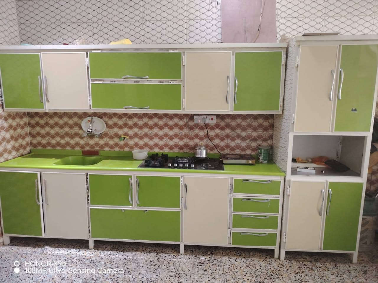 كاونتر للبيع تفصال درجه أوله مفصله ٤متر مع طباخ وشافط السعر ٨٠٠ وبي مجال البصره قضاء المدينه ***********
