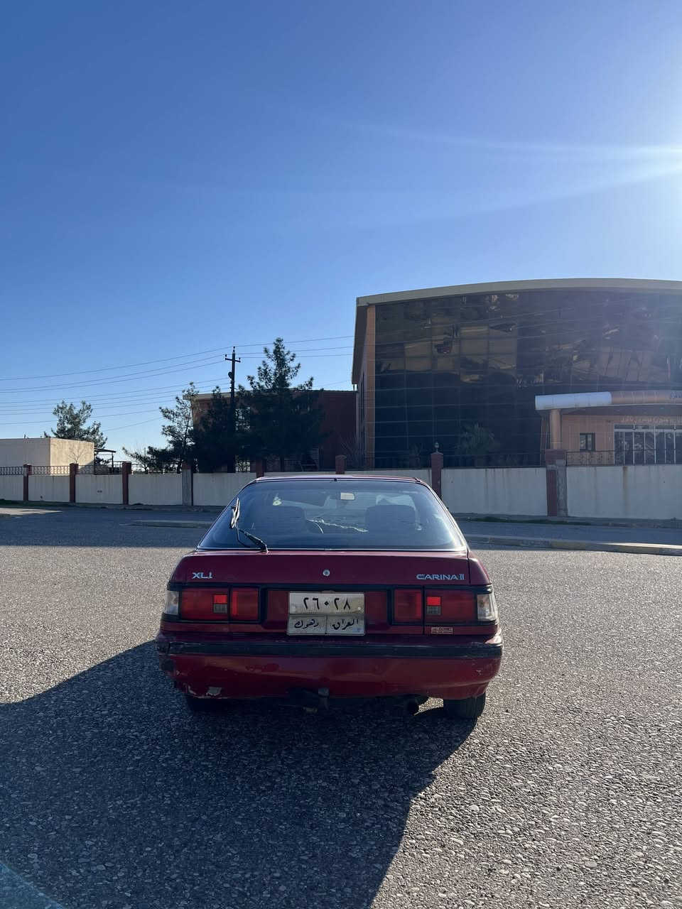 سلام عليكم 
سيارة كارينا موديل 1991 السيارة مثل ما مبين بالصور مستعجل بالبيع كير و محرك و تحويل شرط كير و محرك كورولا السيارة بيها شوية مصرف سنويتها 2026/3/3 يعني خلصت بس تجددها ما عليها غرامة تأخير سنوية بس عليها غرامة 130 الف تنزل من السعر السعر 27 وبيها مجال (مكان السيارة دهوك/عقرة).
للتواصل*********** الرقم بي واتس اب هم،
تحياتي...
