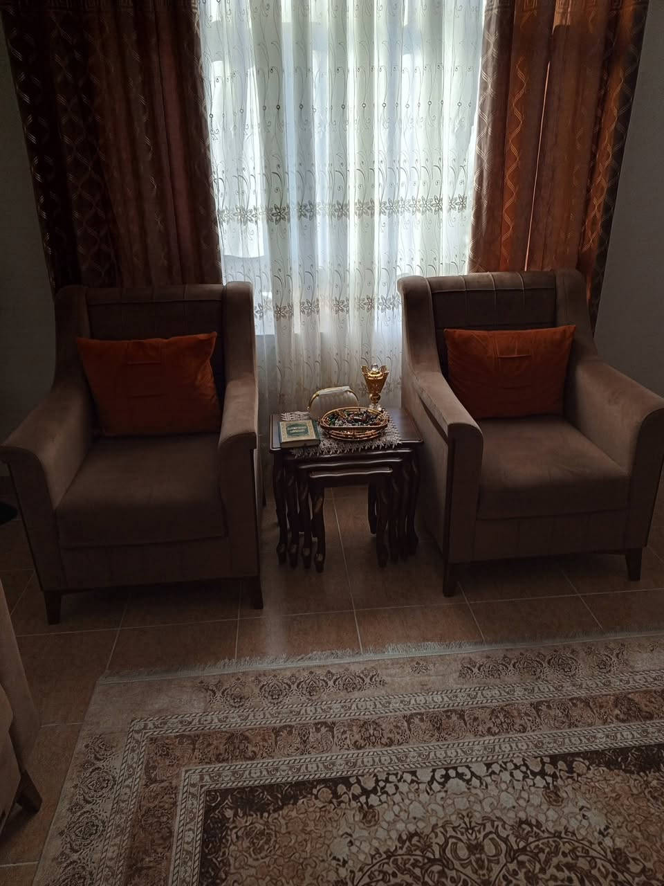 السلام عليكم تخم 10 مقاعد تركي ماركه دلال قلاب مع خزانات نظيف جدا جدا السعر 750.  الف دع وبي مجال قليل ومجمده نوع كرافت الاصلي الارتفاع 85سم  والعرض 75سم شغاله السعر 150وبي مجال قليل الموقع اربيل للاستفسار وات ساب ***********
