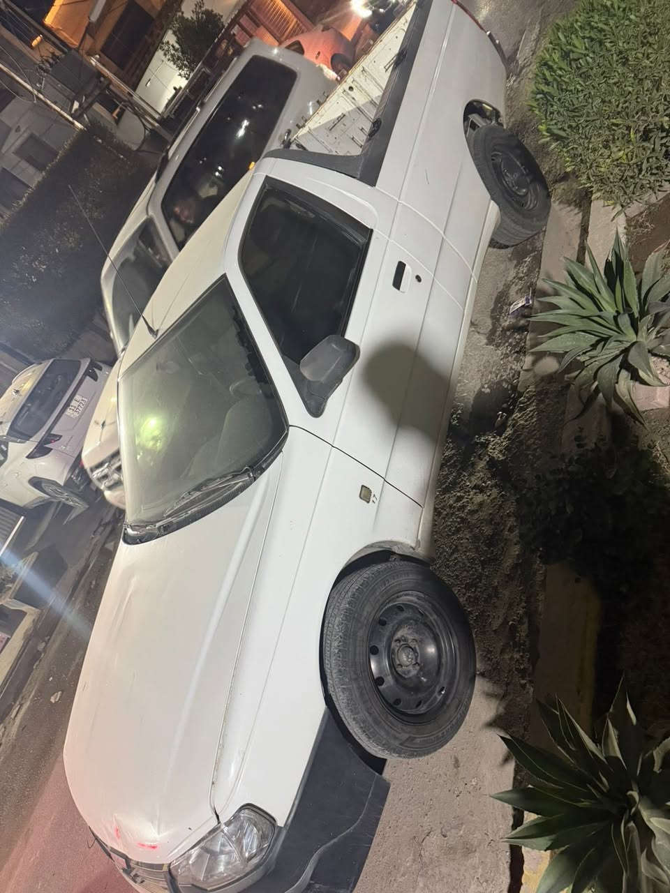 بيك اب اريدو  حمل  2016  رقم بغداد ثاني يوم تحويل ماشي  80الف سياره  تبريد شغال ثلج  تايرات مرتبه كل نقص مابيها  تخم بلك نوزل  فيتم جديد مكفوله سياره فقط  بيها رصعات بلبنيد متروكه سياره عنوانها  بغداد كرادة 
السعر 33 ورقة وبيها مجال بسيط ***********
