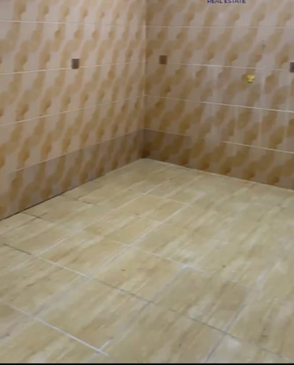 بيت للايجار  طابقين   عنكاوا
4غرف راسلنى ع واتساب***********
